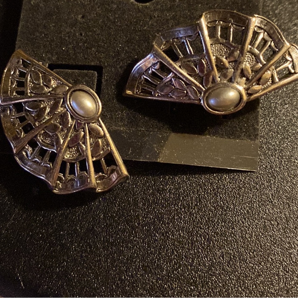 Vintage Avon 1988 gold fan clip-on earrings